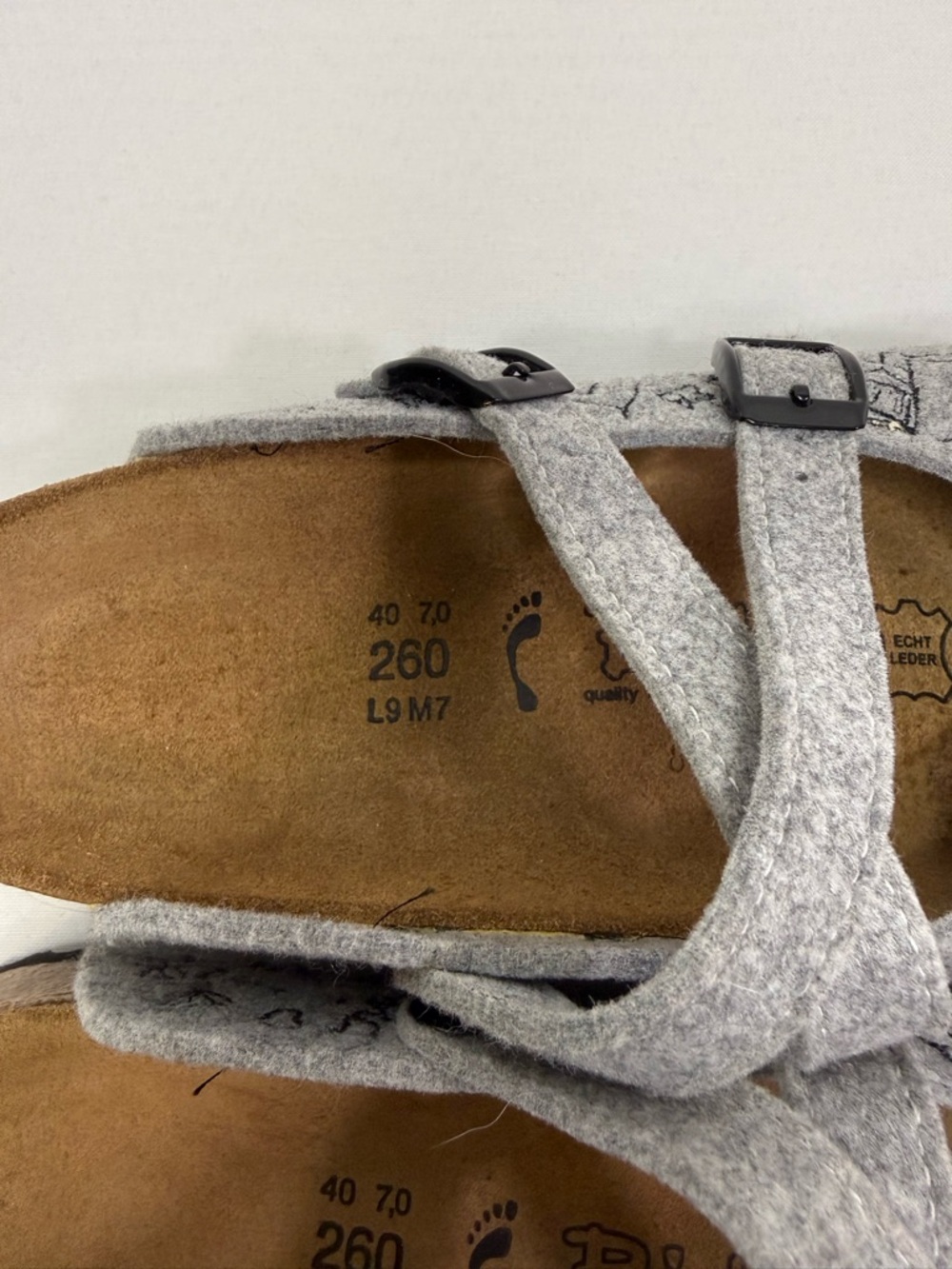 New Birki’s Women’s Size 9 Gray Felt Mules with Red Heart Accent - Picture 7 of 8